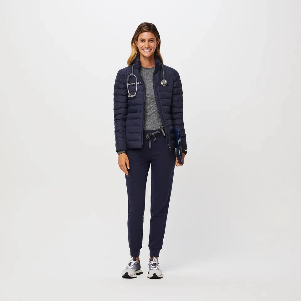 FIGS WOMENS PACKABLE PUFFER JACKET WITH EMBROIDERED LEFT CHEST LOGO